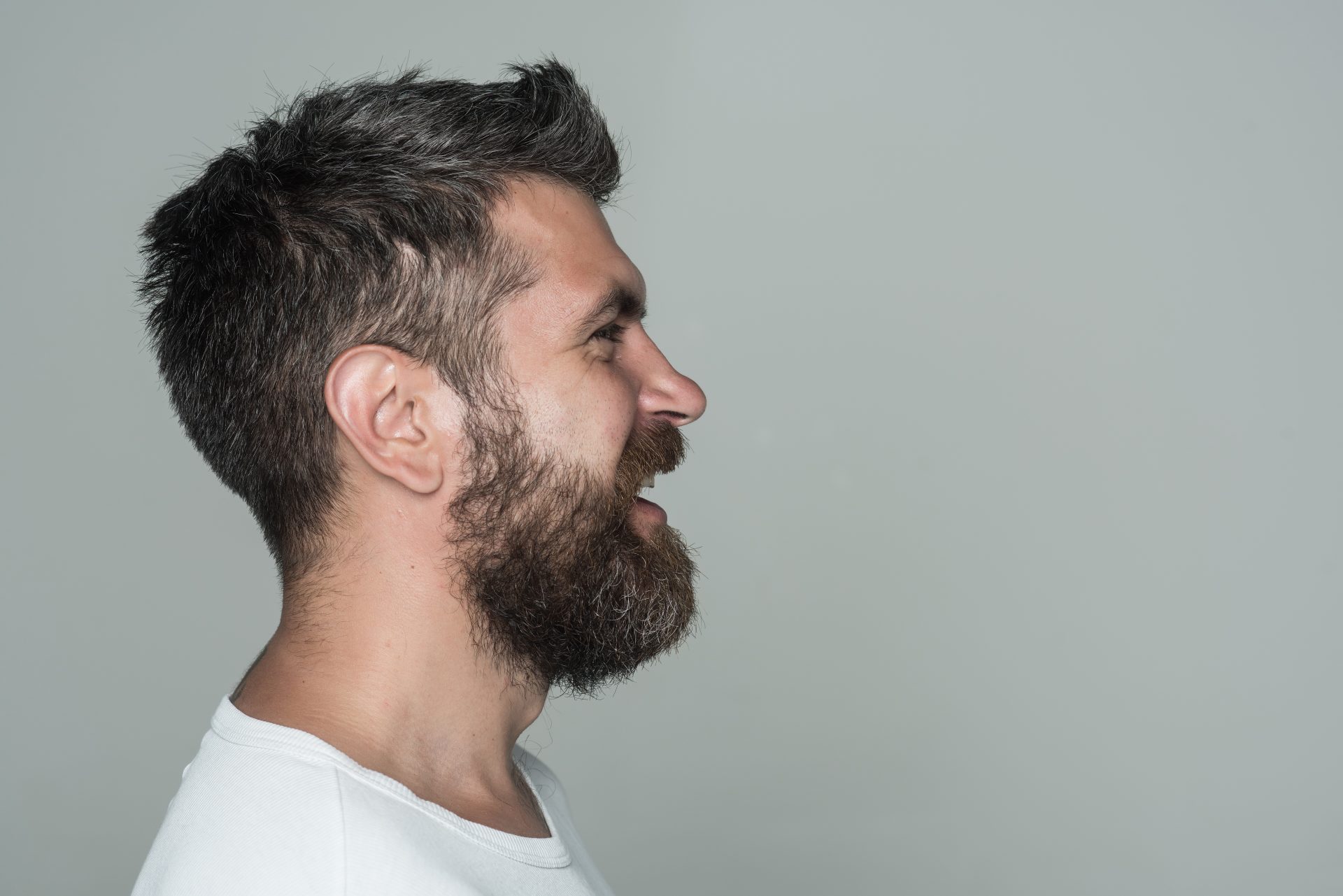 Jak zadbać o zarost – pielęgnacja brody i wąsów