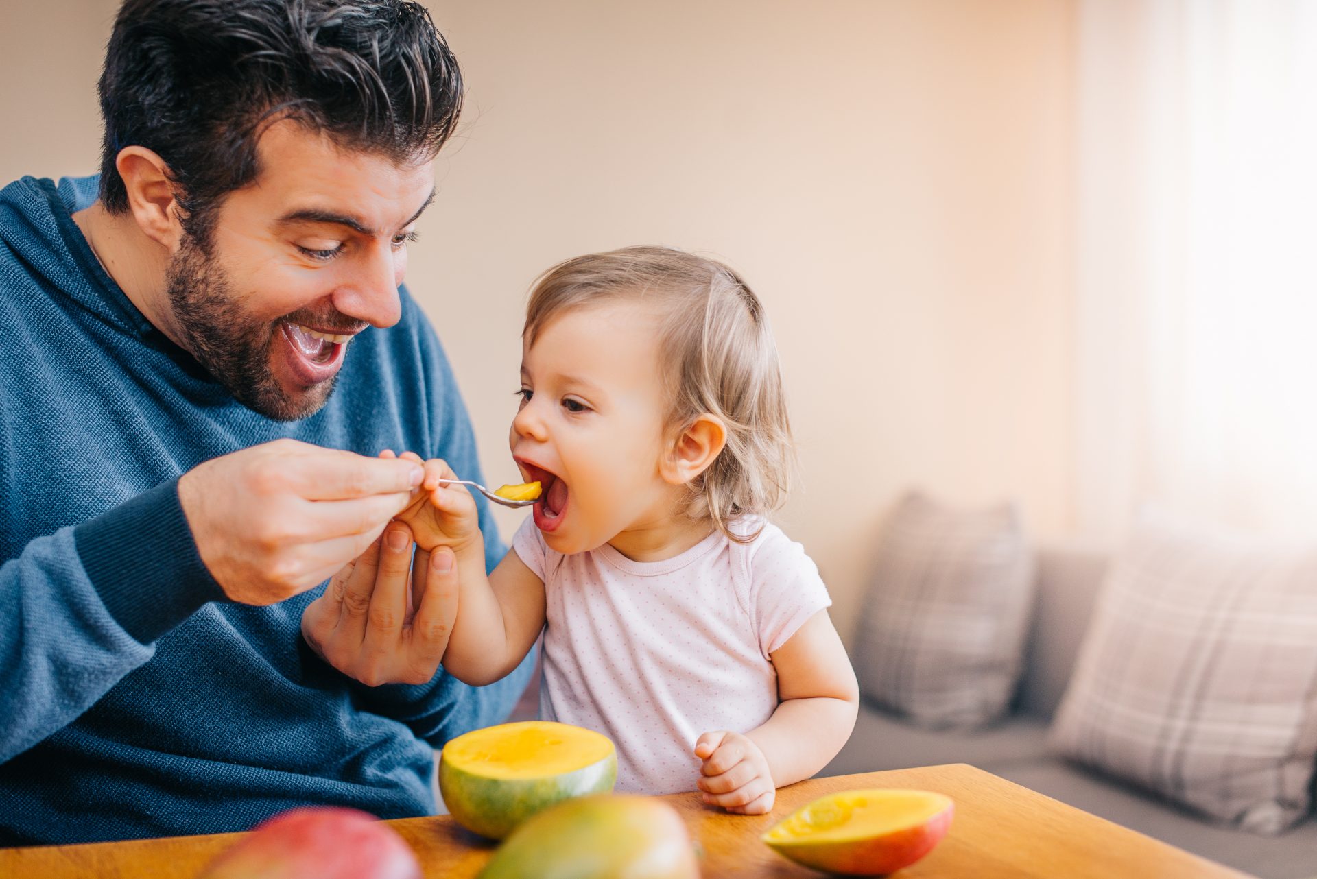 Co jako ojciec musisz wiedzieć o rozszerzaniu diety niemowlaka?