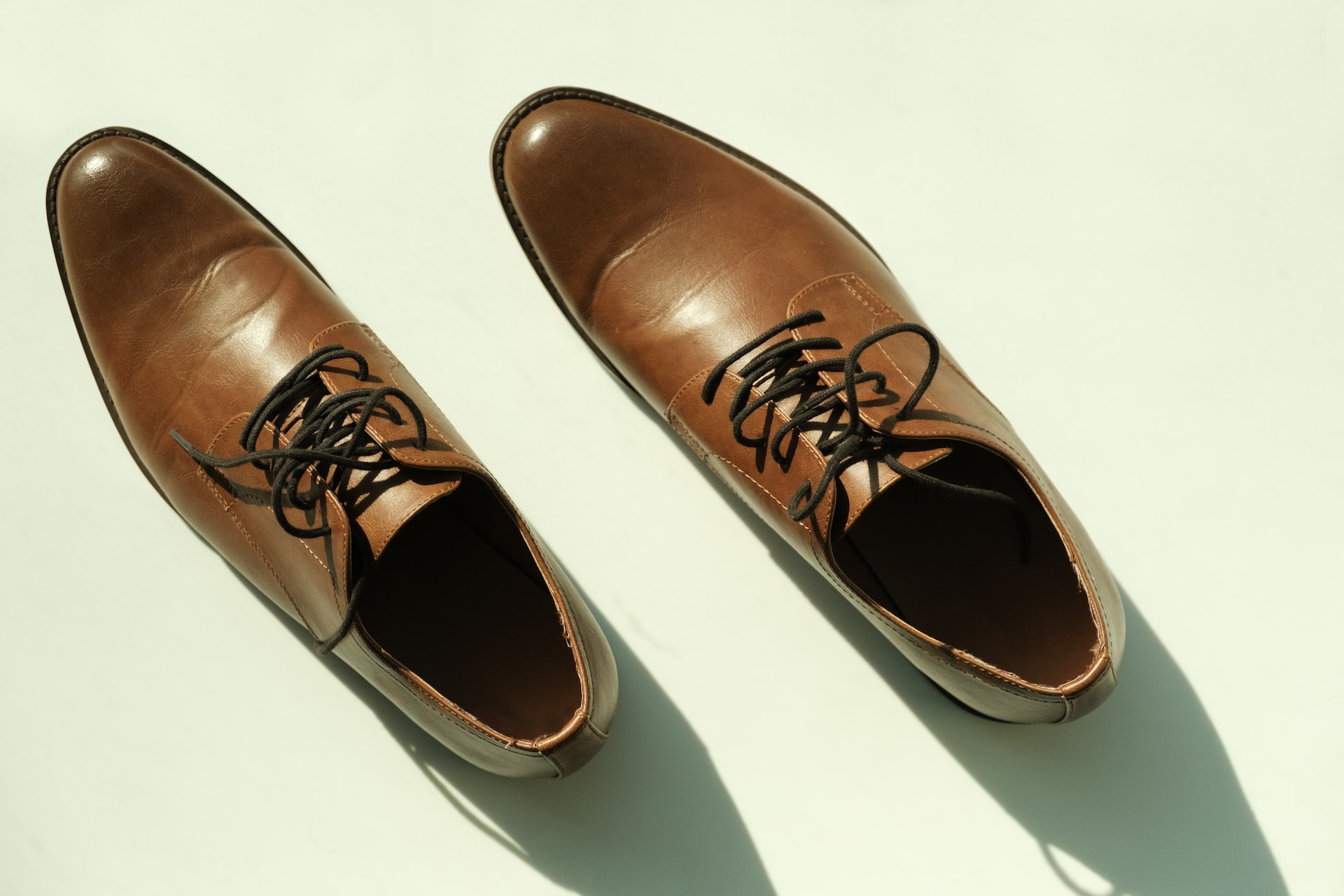 Jak dbać o markowe buty skórzane?